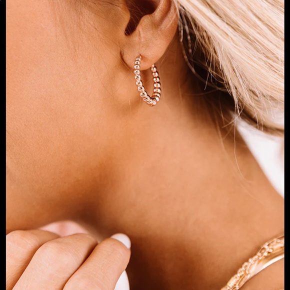 Kendra Scott Jewelry - Kendra Scott Josie Huggie Ear